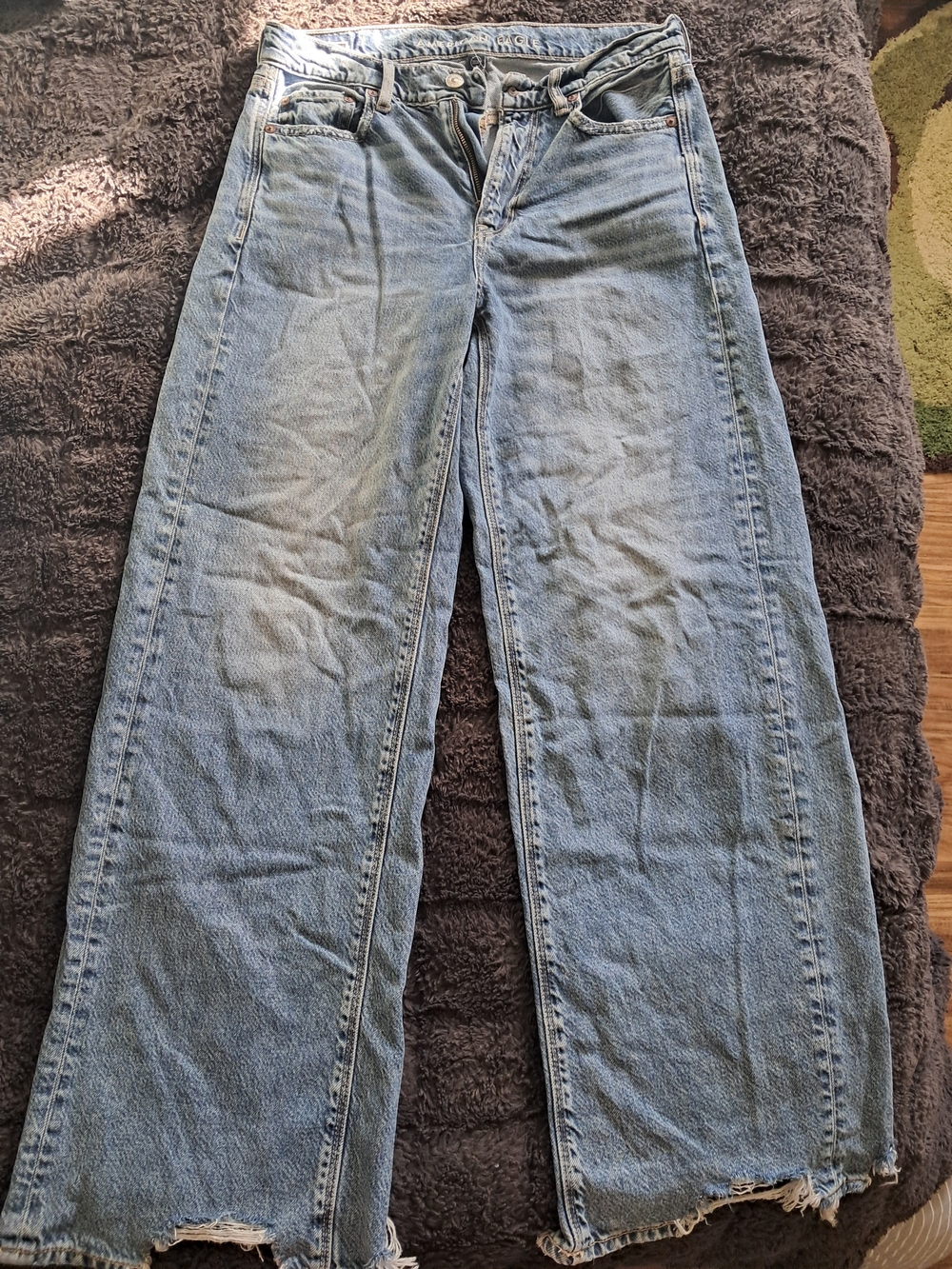 AE Wide Leg Light Wash Blue Denim Jeans w/ Raw Hem